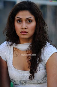 Manjari Fadnis Photo Gallery from Inkosari